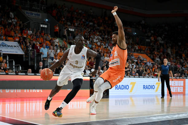 广厦男篮近 广厦男篮近